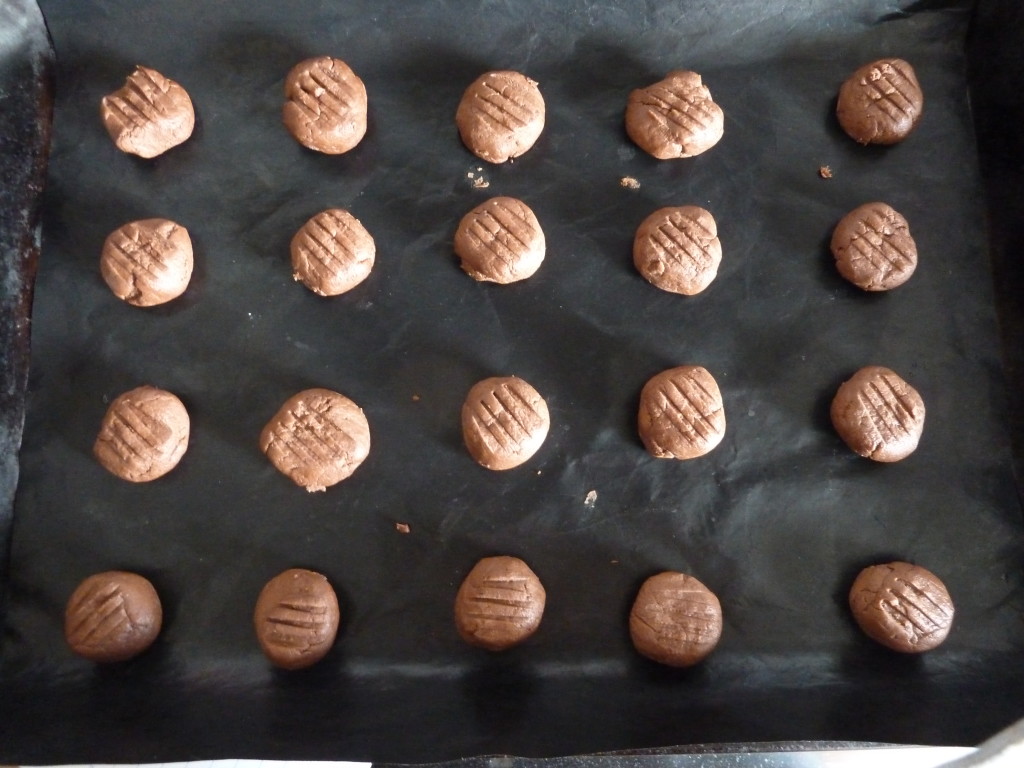 Chocolate Melting Moments aka YoYo Biscuits Oat Milk & Cookies