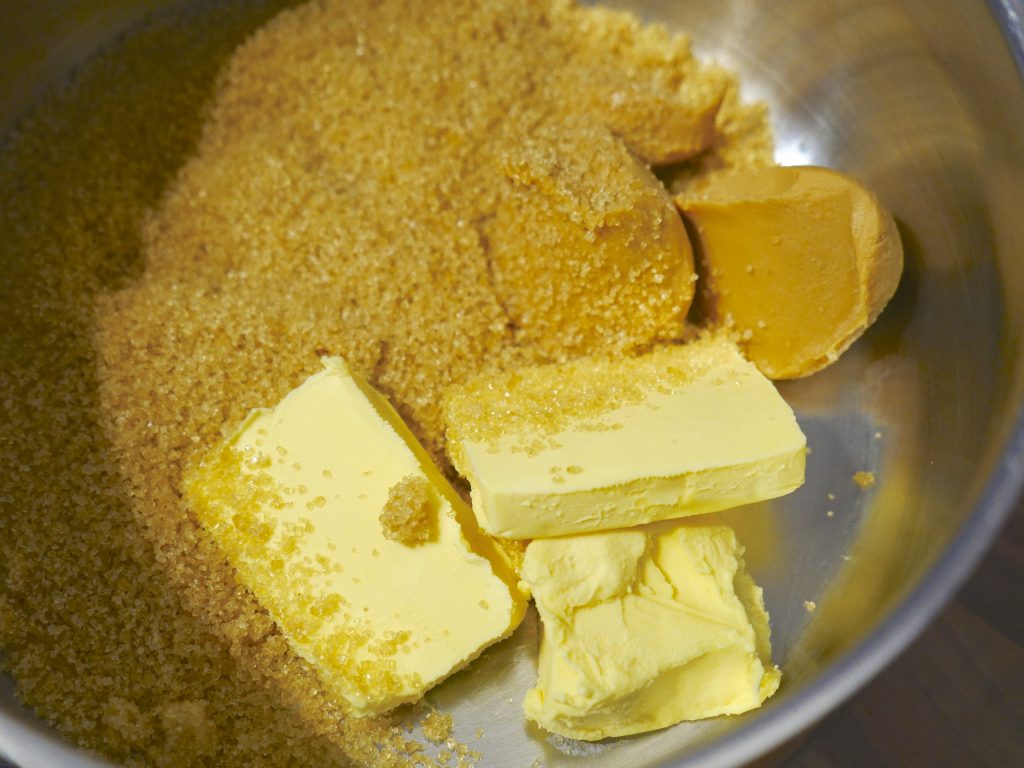 Peanut Butter & Jam Flapjacks Oat Milk & Cookies