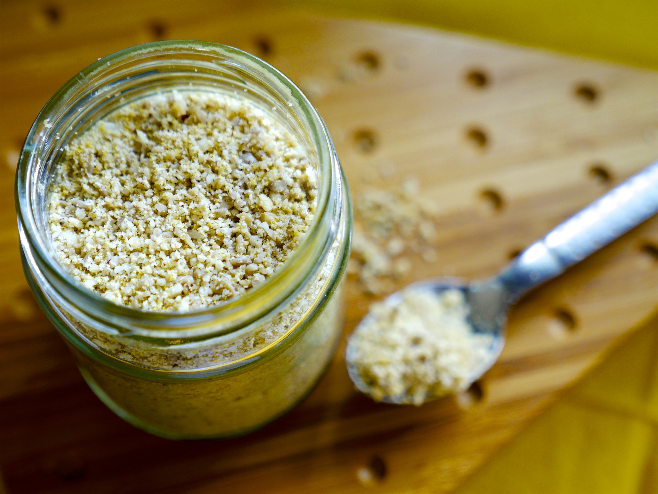 Savoury ‘Parmesan’ Sprinkles // Vegan Basics
